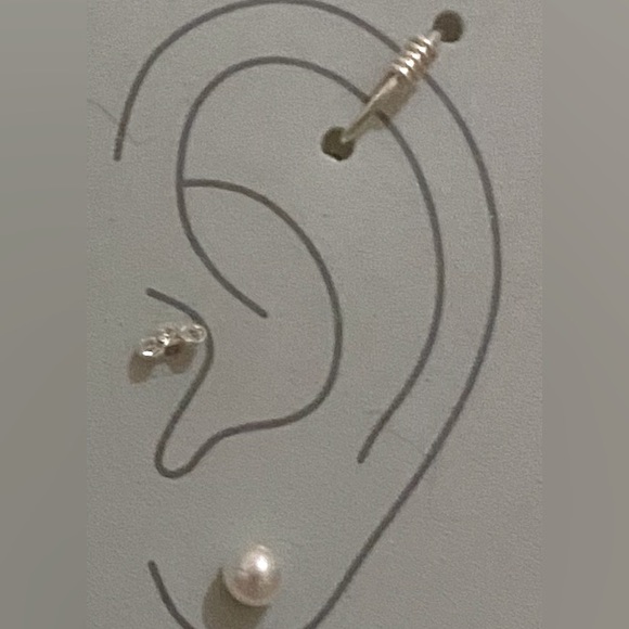 TWO earrings sets with tragus studs - Picture 5 of 6
